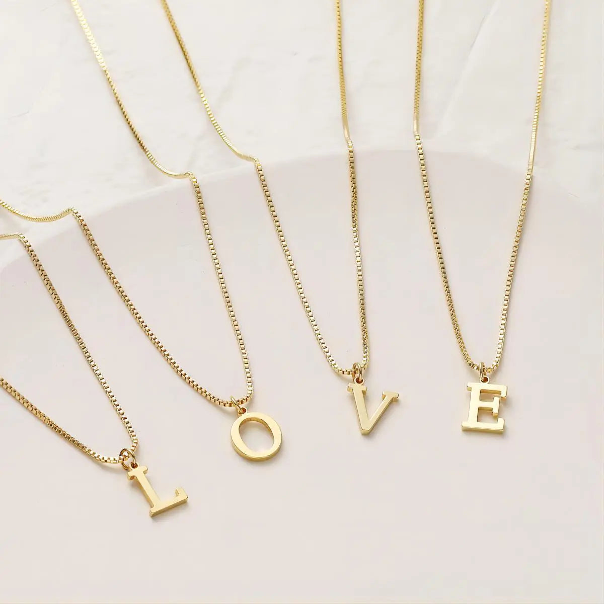 Collana con iniziali di lettere d'amore