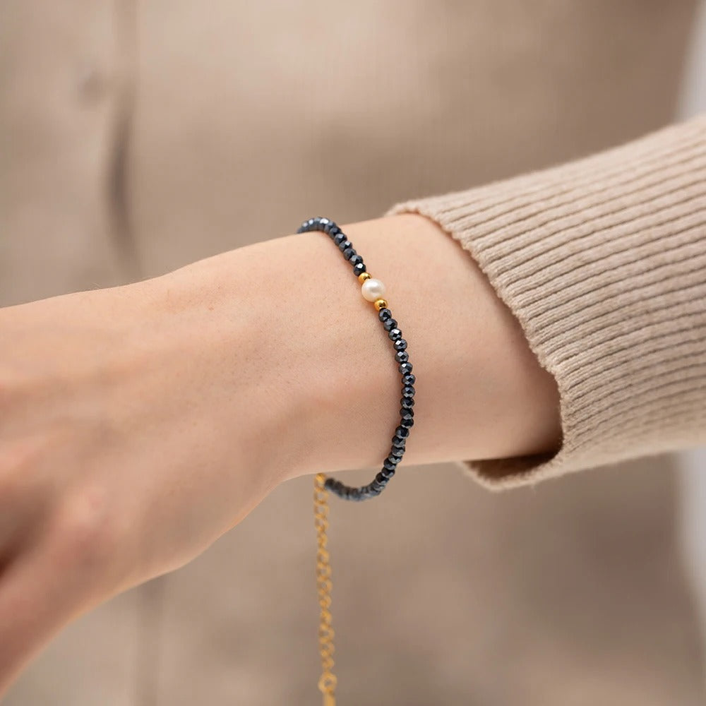 Pulsera de sodalita y perla azul marino