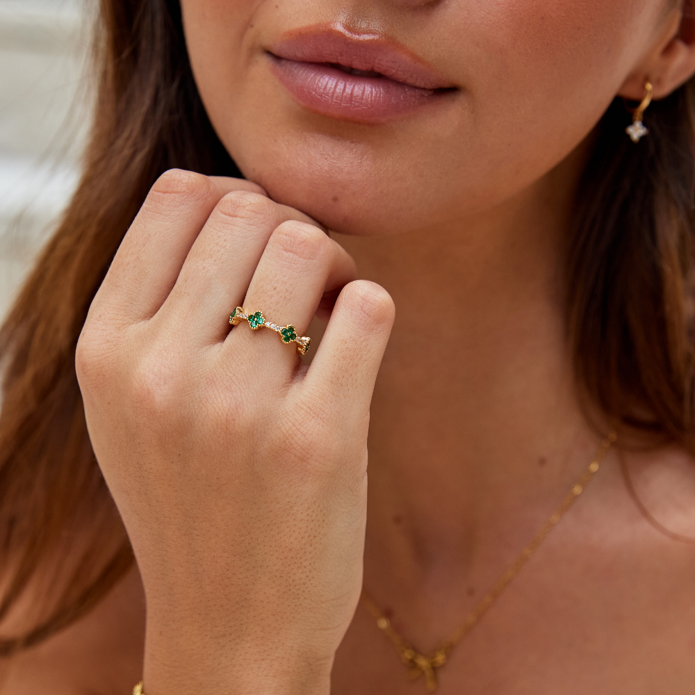 Anillo de cristal de trébol de cuatro hojas