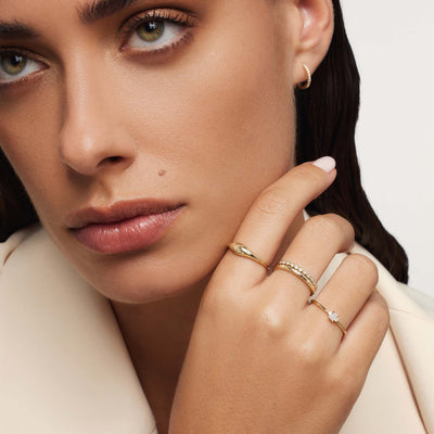Anillo de diamantes en forma de cúpula