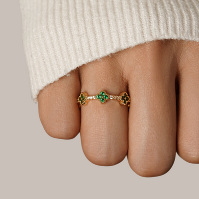 Anillo de cristal de trébol de cuatro hojas