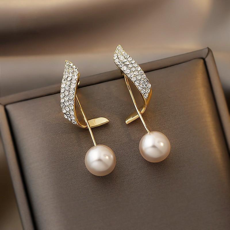 Pendientes de perlas doradas