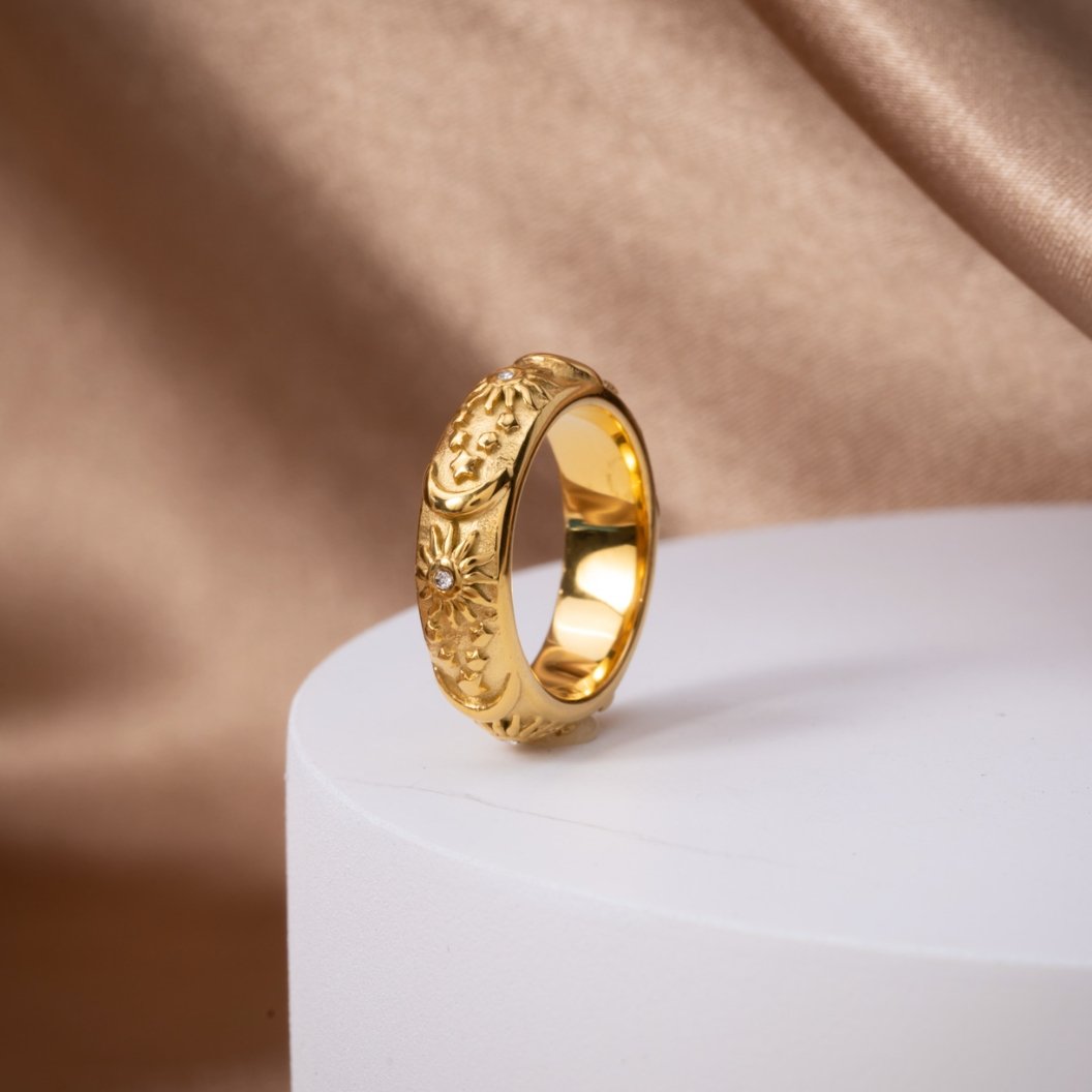 Anillo de oro azul cielo