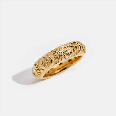 Anillo de oro azul cielo