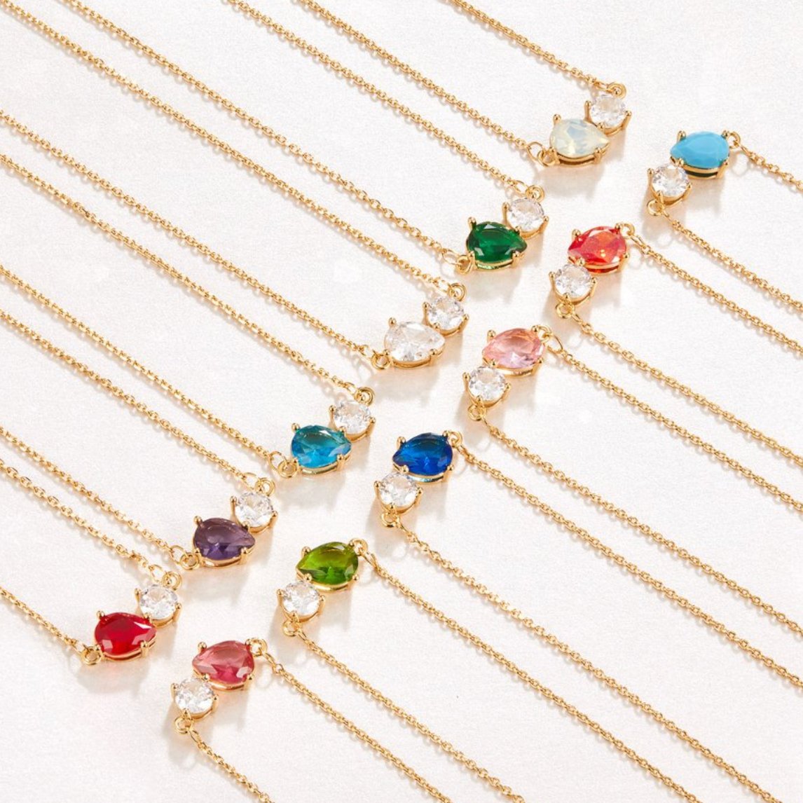 Collar con piedra de nacimiento de cristal