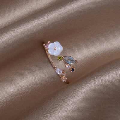 Anillos de oro rosa con flor blanca de cristal