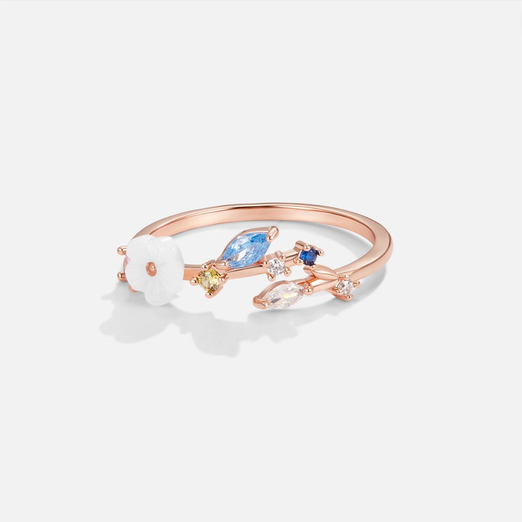 Anillos de oro rosa con flor blanca de cristal