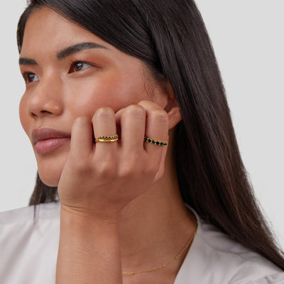 Anillo de cristal con belleza esmeralda