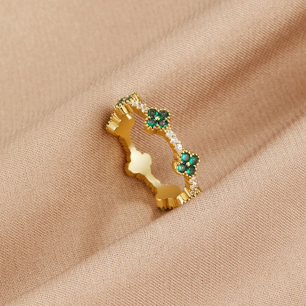 Anillo de cristal de trébol de cuatro hojas