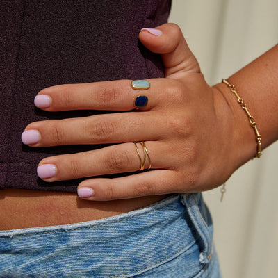 Anillo de bucle infinito en oro