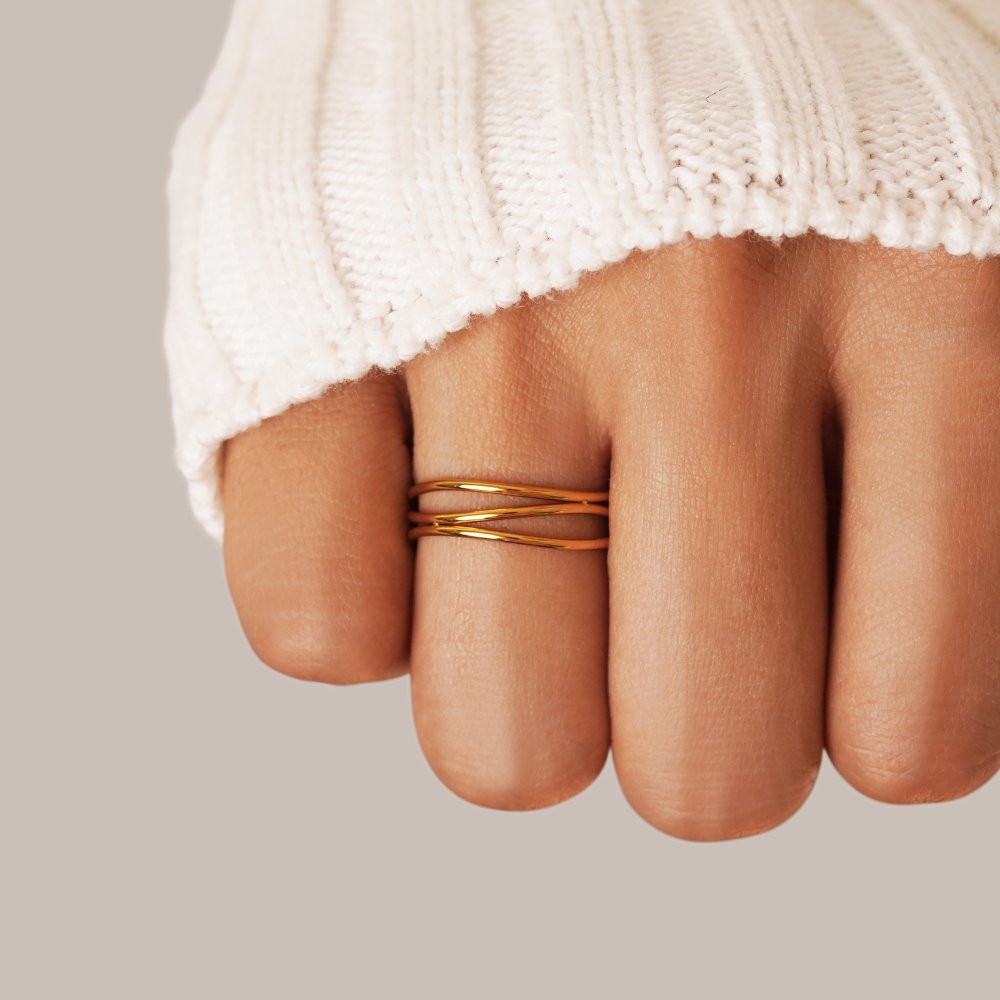 Anillo de bucle infinito en oro