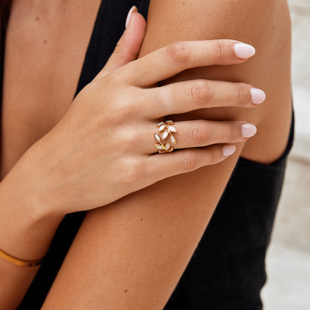 Anillo de hoja de oro