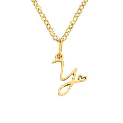 Collar con letra en forma de corazón de oro