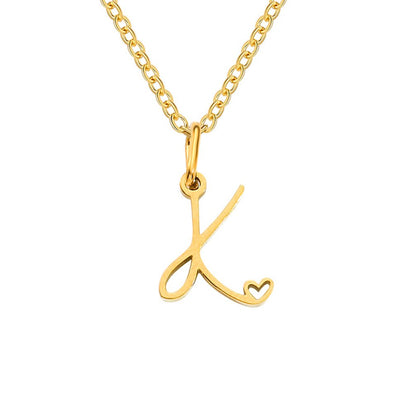 Collar con letra en forma de corazón de oro