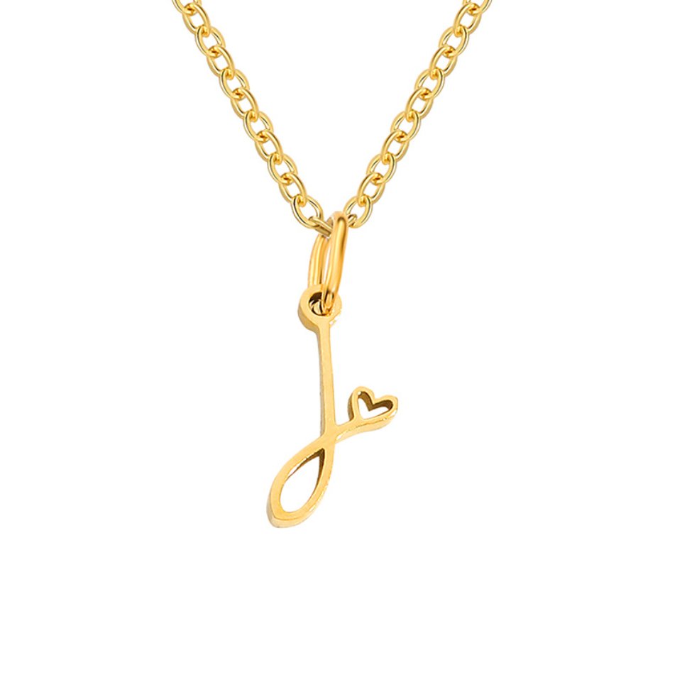 Collar con letra en forma de corazón de oro
