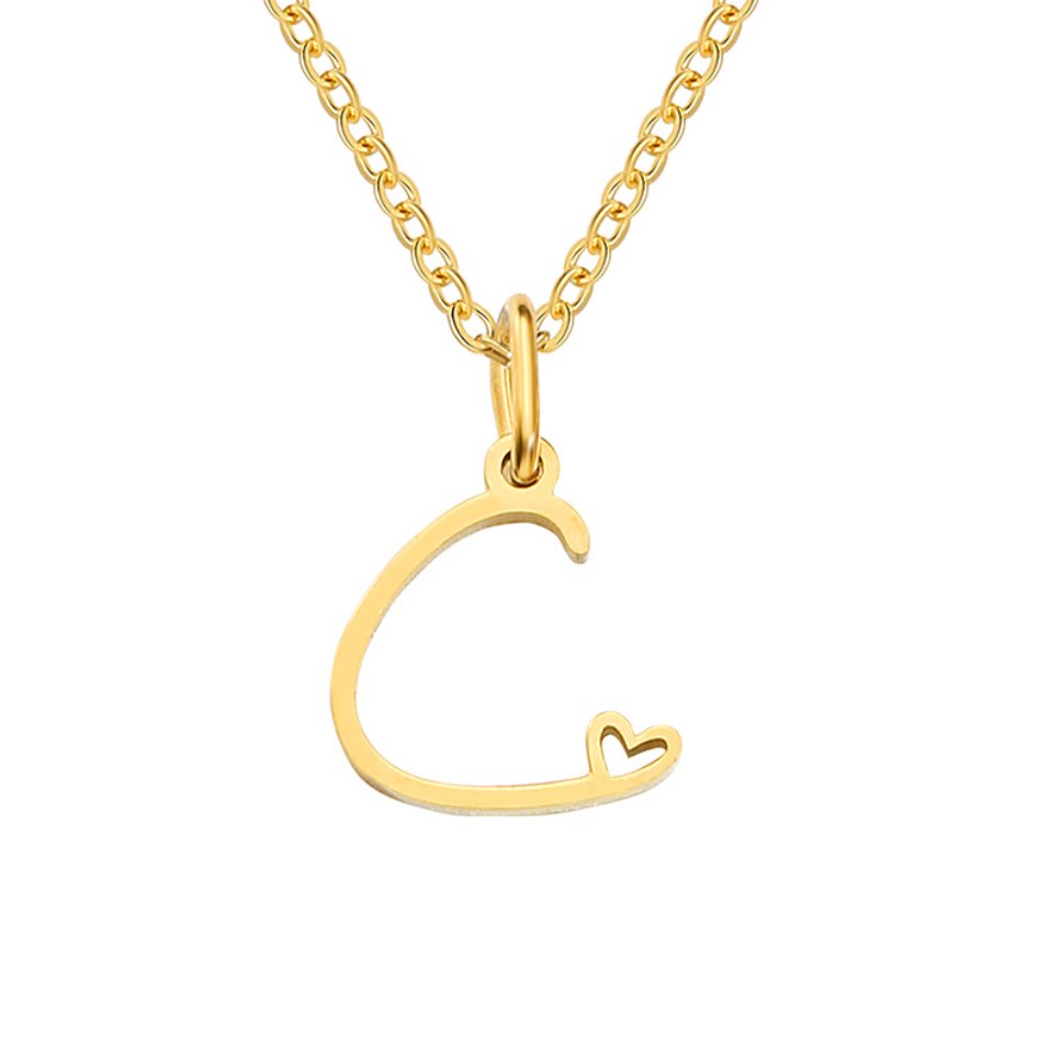 Collar con letra en forma de corazón de oro