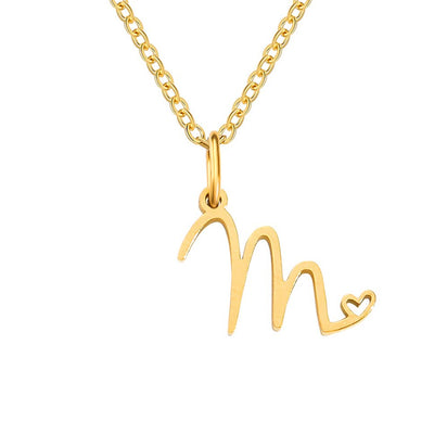 Collar con letra en forma de corazón de oro