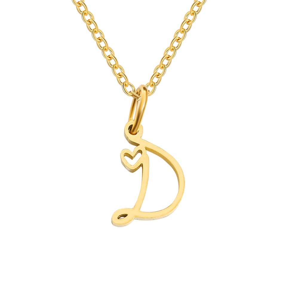Collar con letra en forma de corazón de oro
