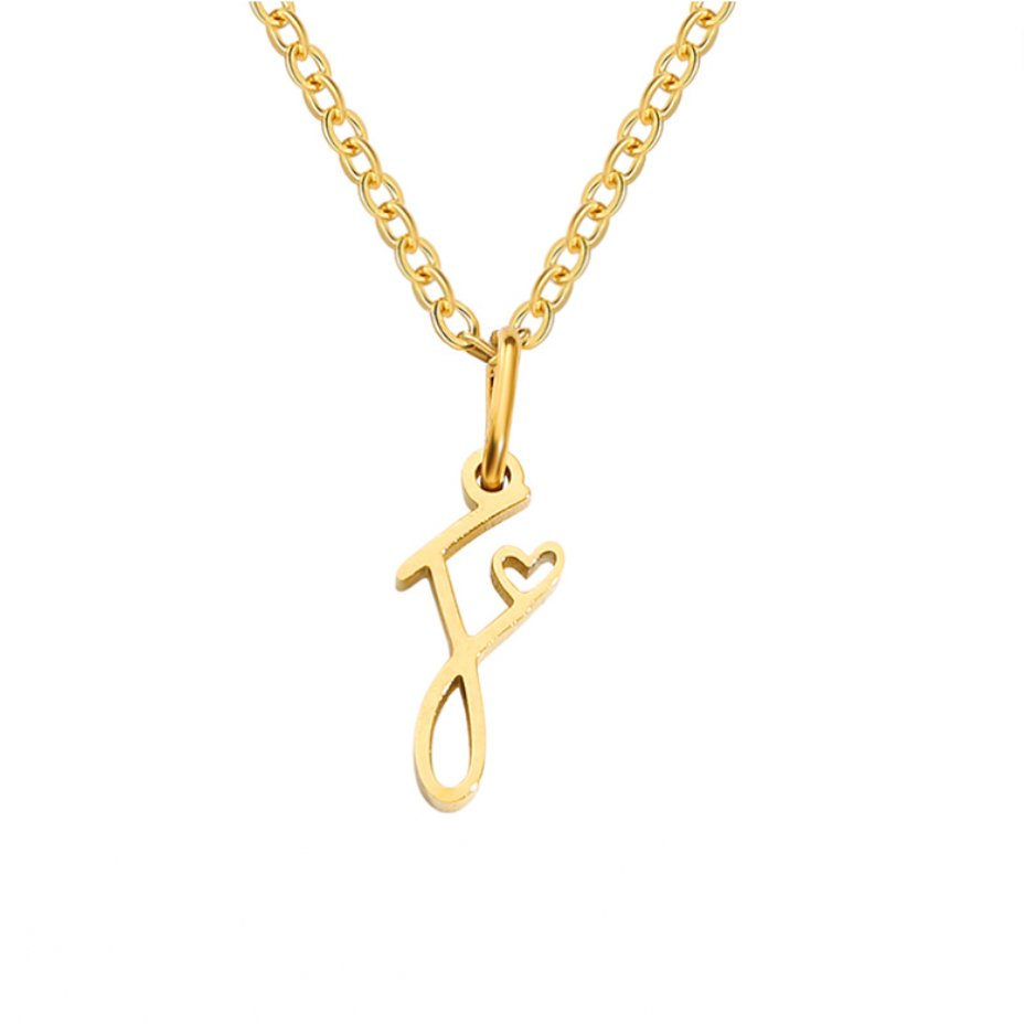 Collar con letra en forma de corazón de oro
