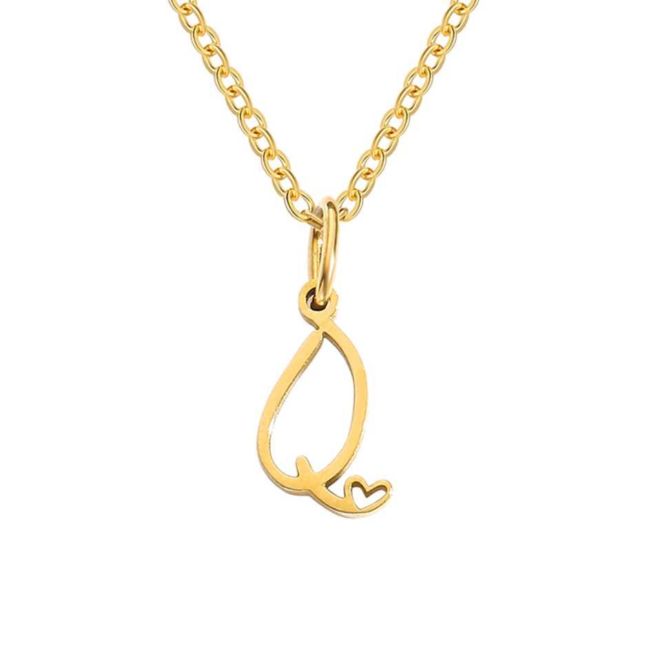 Collar con letra en forma de corazón de oro
