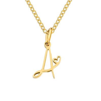Collar con letra en forma de corazón de oro