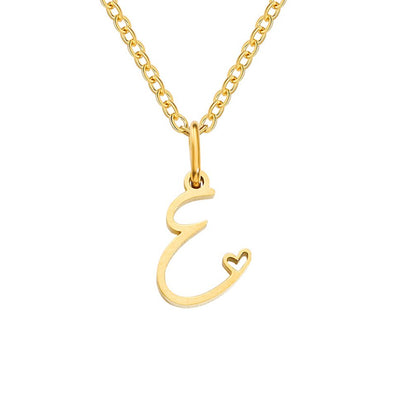 Collar con letra en forma de corazón de oro