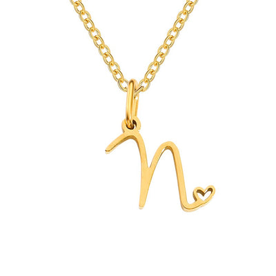 Collar con letra en forma de corazón de oro