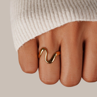 Anillo de onda dorada