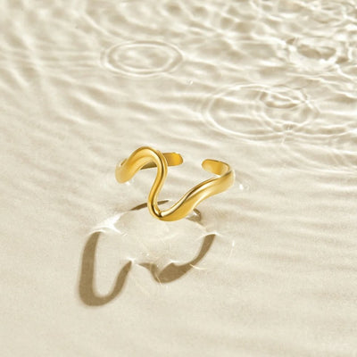 Anillo de onda de oro