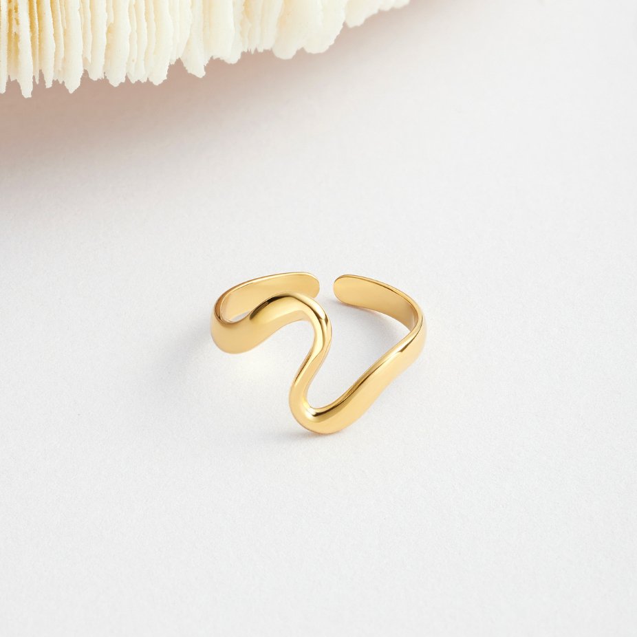 Anillo de onda de oro