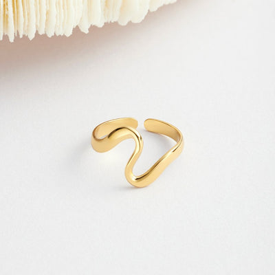 Anillo de onda de oro