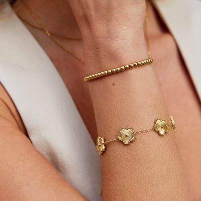 Pulsera de trébol dorado