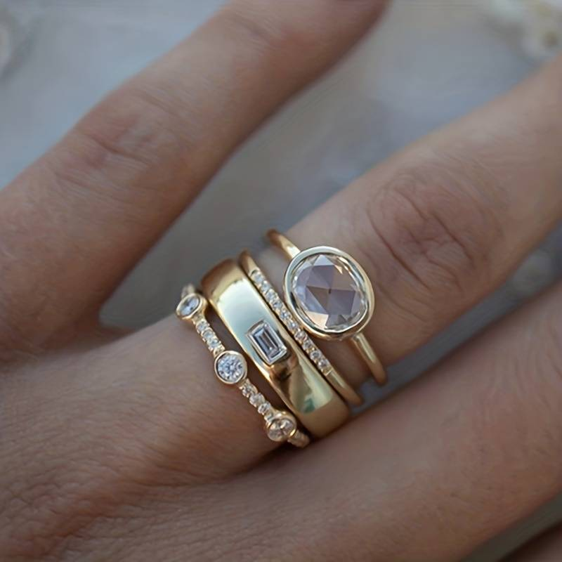 Conjunto de anillos vintage de oro y circonitas