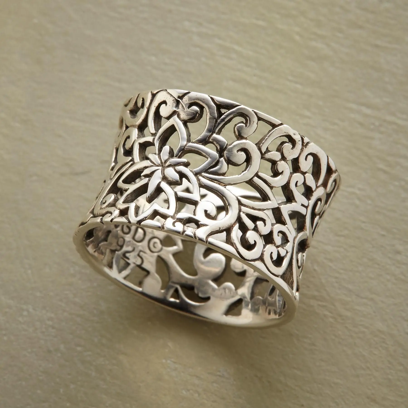 Anillo vacío de plata vintage