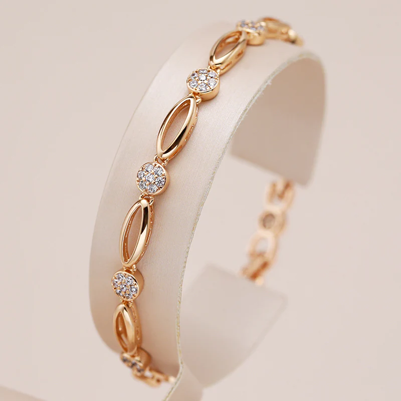 Elegante pulsera con circonitas doradas