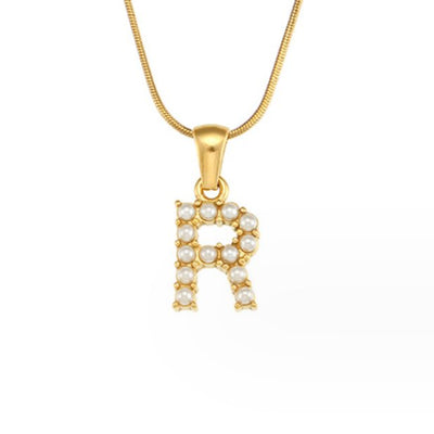 Collar con colgante de letra y perla