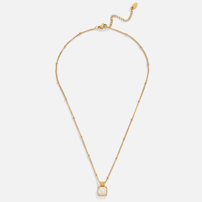 Collar colgante de concha blanca de Lucía