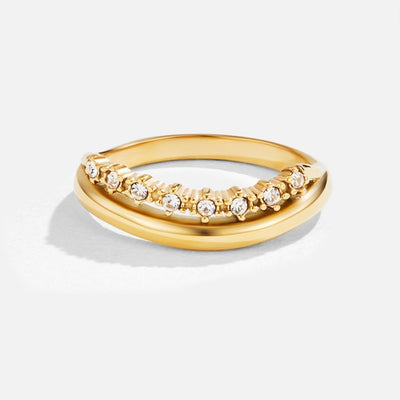 Anillo Marissa de cristales blancos en capas