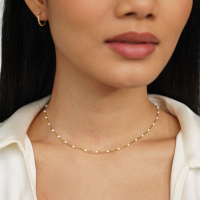 Collar de cuentas blancas Mila