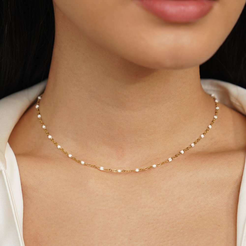 Collar de cuentas blancas Mila