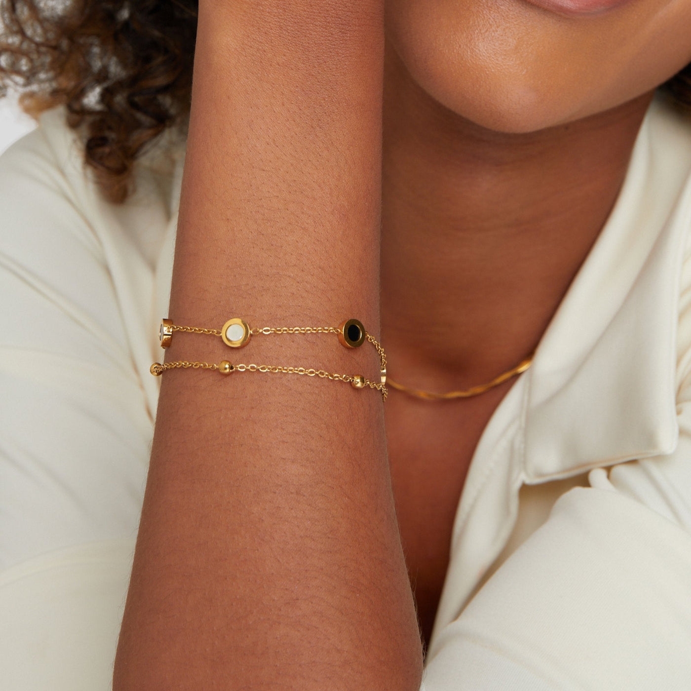 Pulsera de ónix y piedra blanca