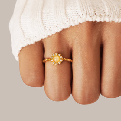 Anillo de cristal de ópalo