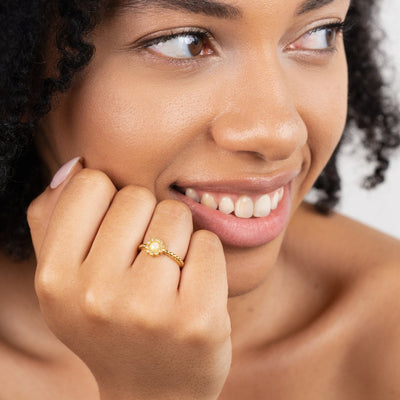 Anillo de cristal de ópalo