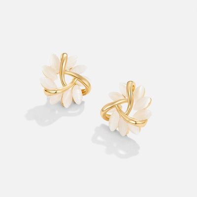 Pendientes de oro con pétalo de ópalo