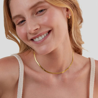 Collar dorado con cadena de serpiente Sarya