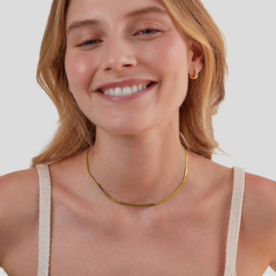 Collar dorado con cadena de serpiente Sarya