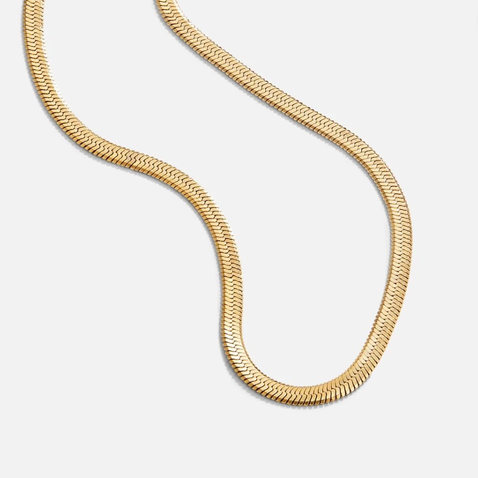 Collar dorado con cadena de serpiente Sarya