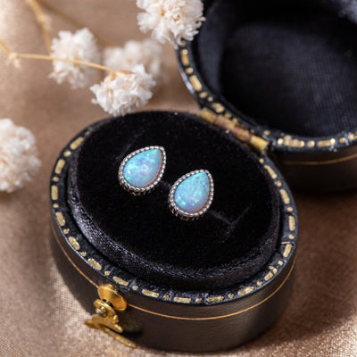 Pendientes de plata con piedra de ópalo en forma de gota