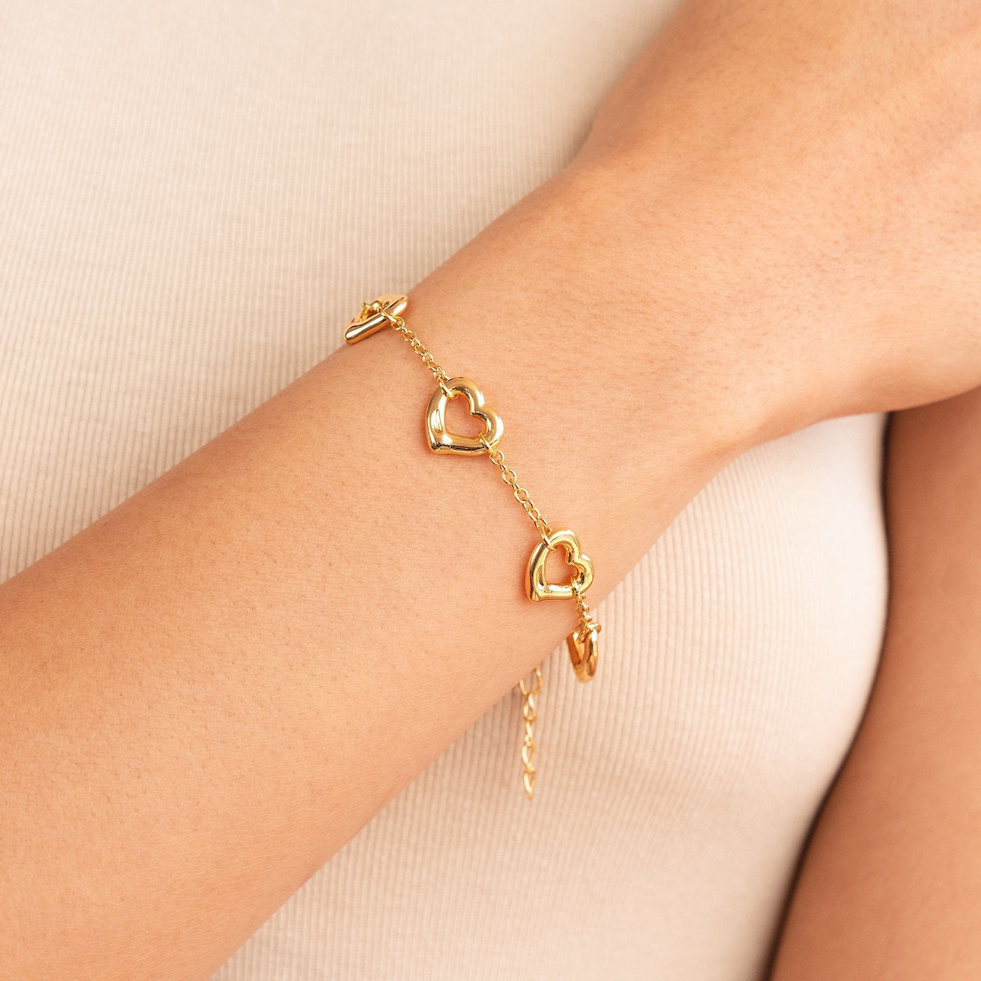 Pulsera "Hilo de Corazones"