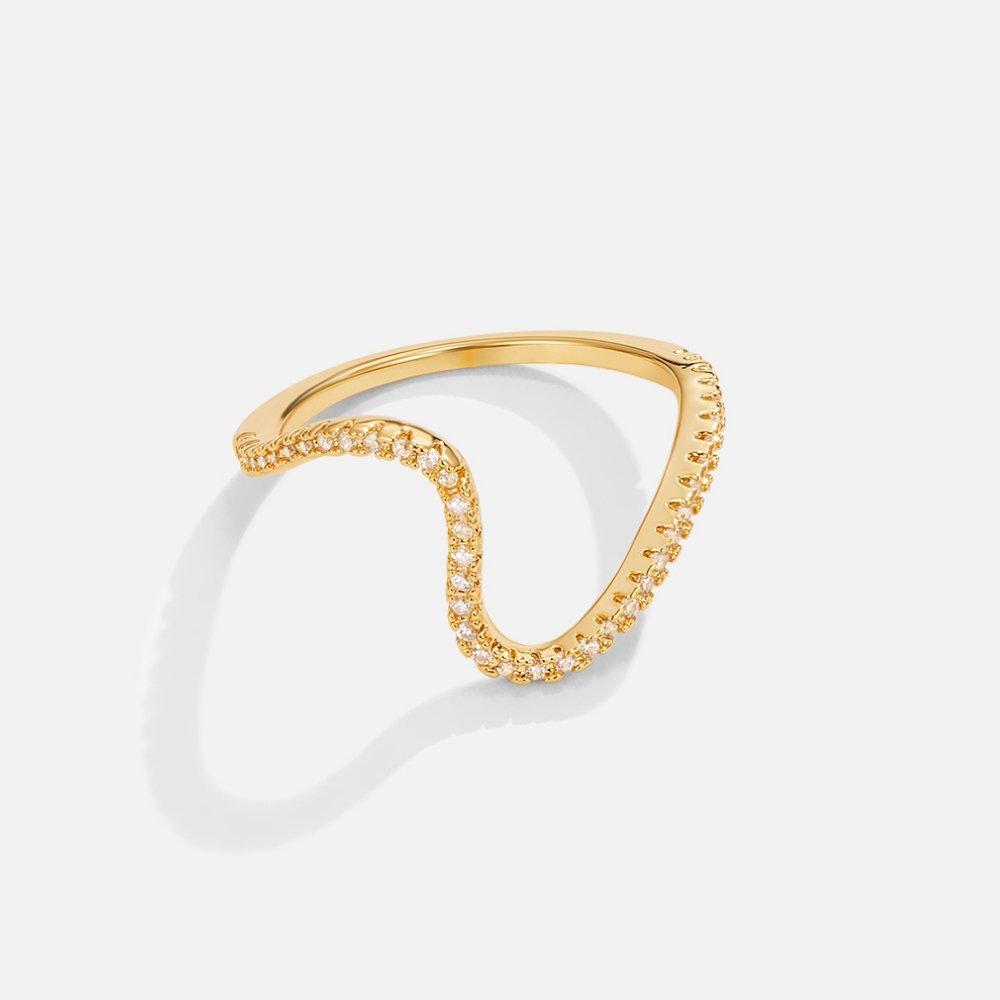 Anillo de cristal con curva en espiral